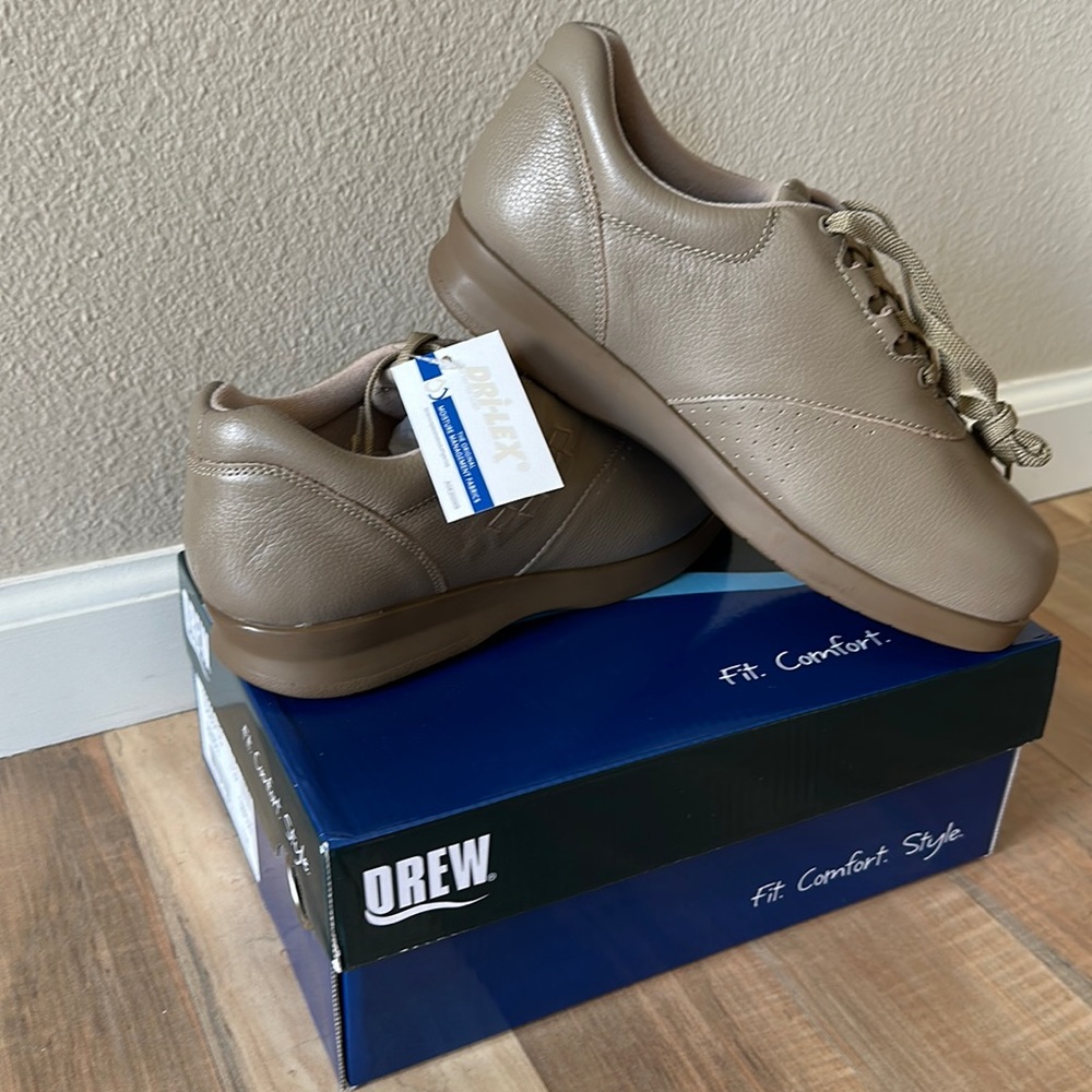 NWT Drew Parade 2 Taupe  calf W wide 7.5 new fit comfortable style sneakers lace
